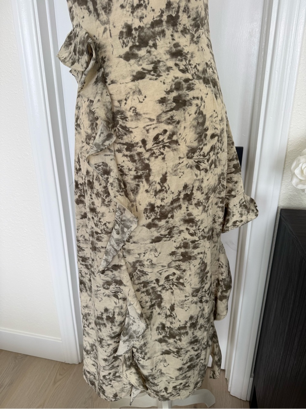 Neutral Abstract Ruffle Maxi Dress - Beige/Gray Sample - Picture 4 of 5